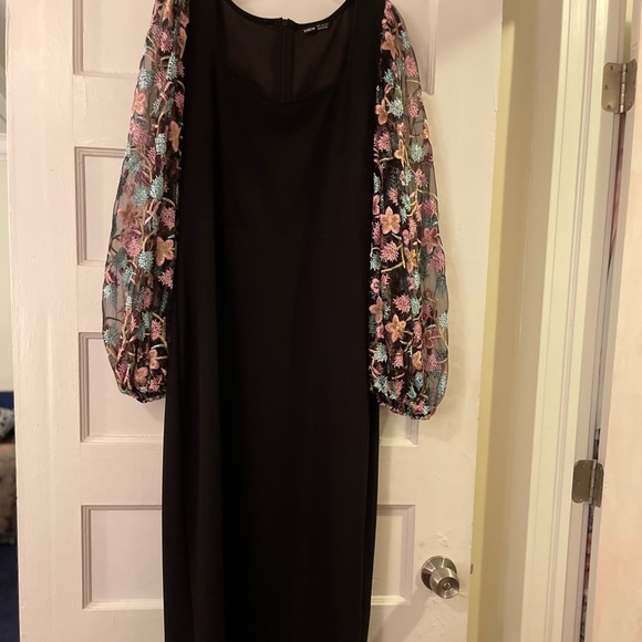 Floral Embroidered Mesh Lantern Sleeve Bodycon Dress - Picture 1 of 3